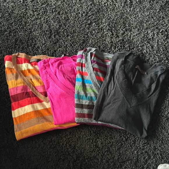 A lot of four sweaters from the limited size large - Picture 1 of 5